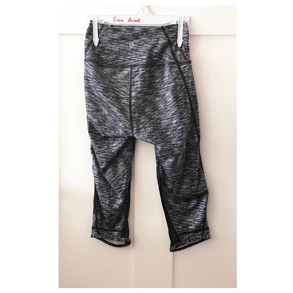 Lululemon Cropped Leggings Size 2 - Picture 3 of 6
